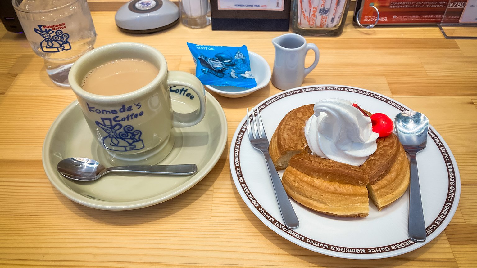 コメダ珈琲店のミニシロノワールの写真