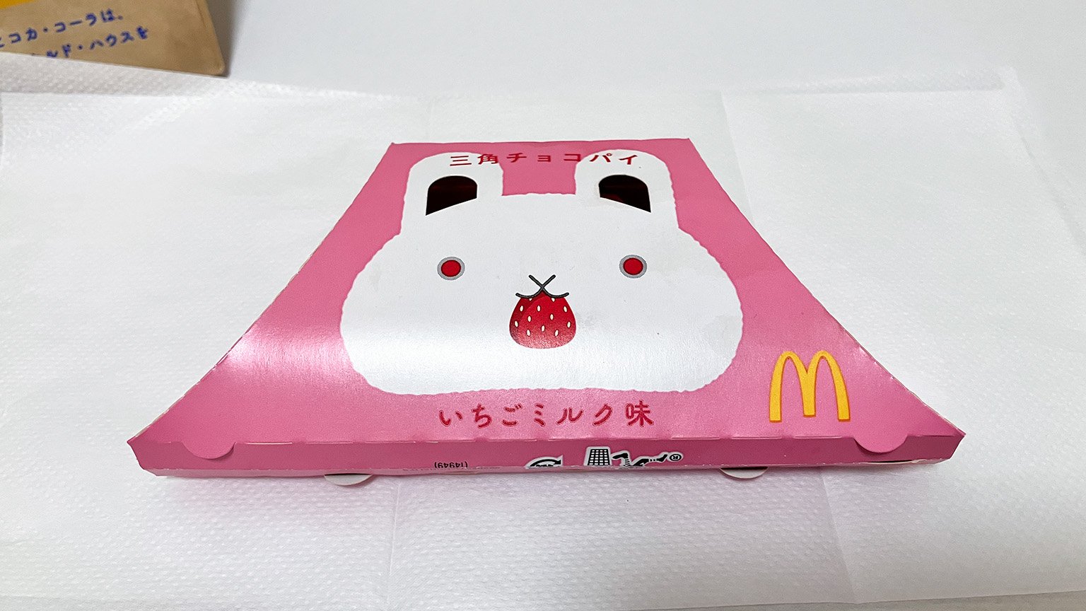 マクドナルドの三角チョコパイいちごミルク味の写真