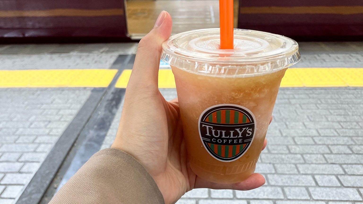 タリーズコーヒーの「&TEA ジャスミン香るピーチフローズンティー」の写真
