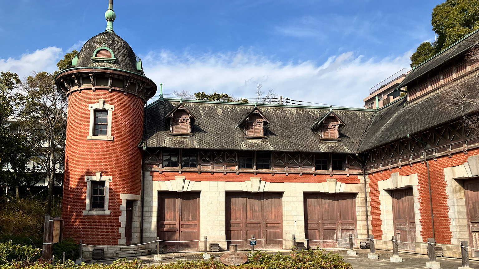 相楽園の旧小寺家厩舎の写真