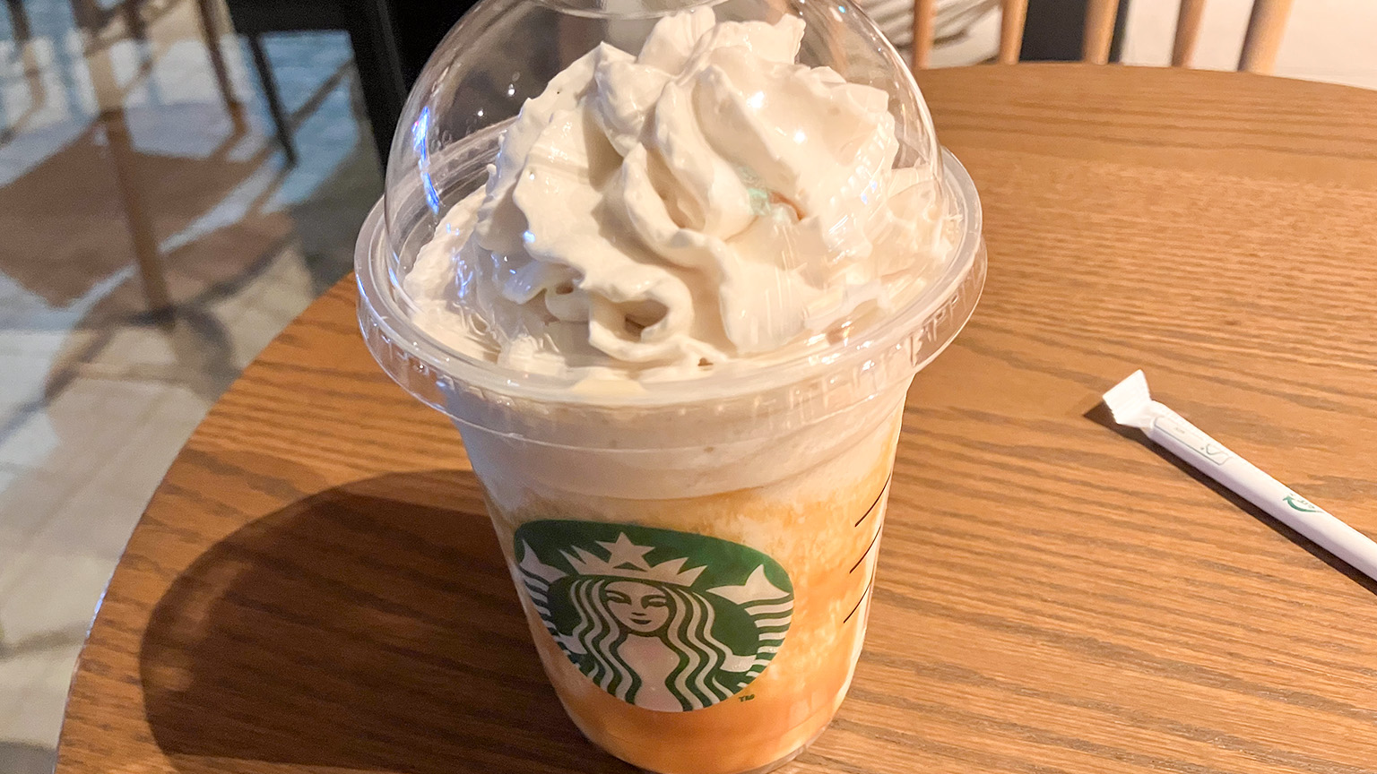 スタバのキャラメリーミルクコーヒーフラペチーノの写真