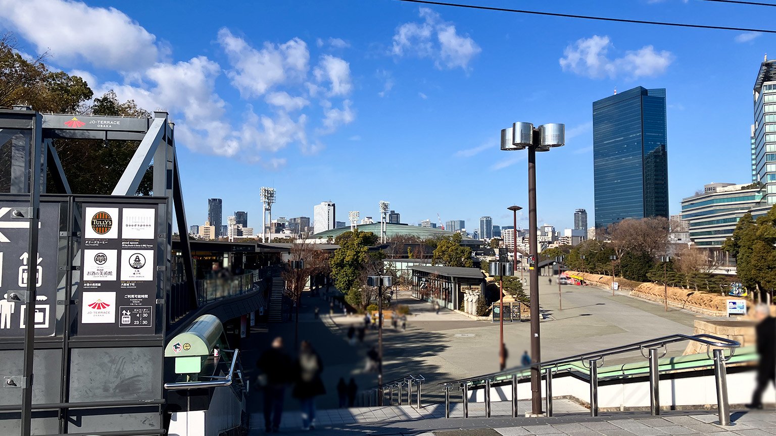 大阪環状線大阪城公園駅前の写真