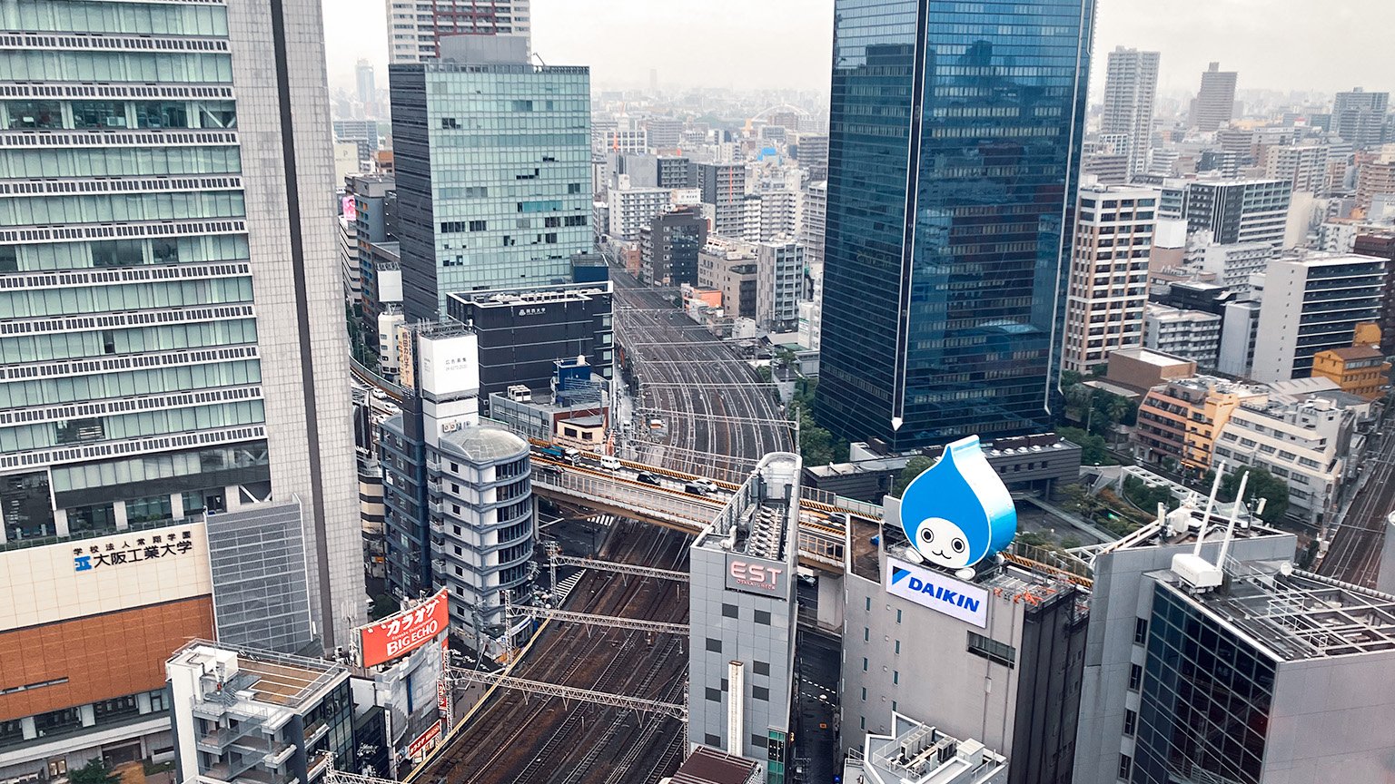 HEP FIVE の赤い観覧車から見下ろす大ぴちょんくんの写真
