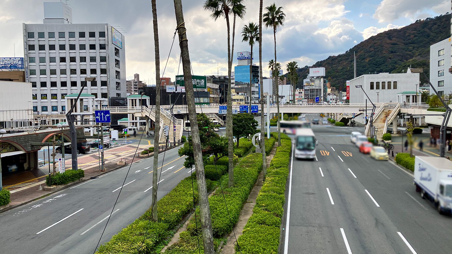 徳島駅南側の元町交差点の写真