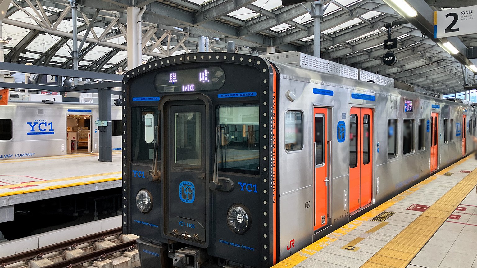 長崎駅に停車する早岐行き快速シーサイドライナーの写真