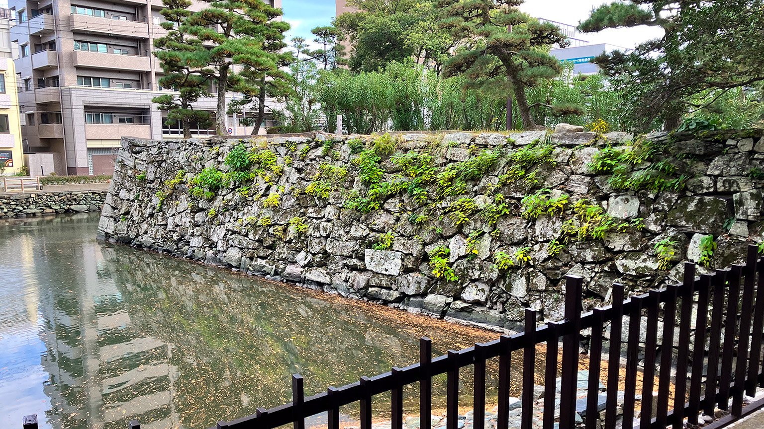 徳島中央公園の石垣の写真