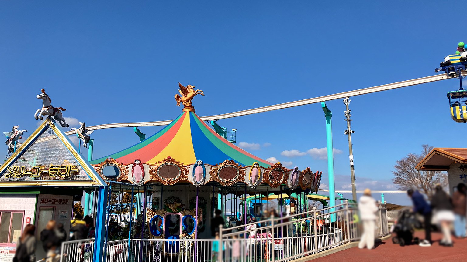 生駒山上遊園地の園内の写真