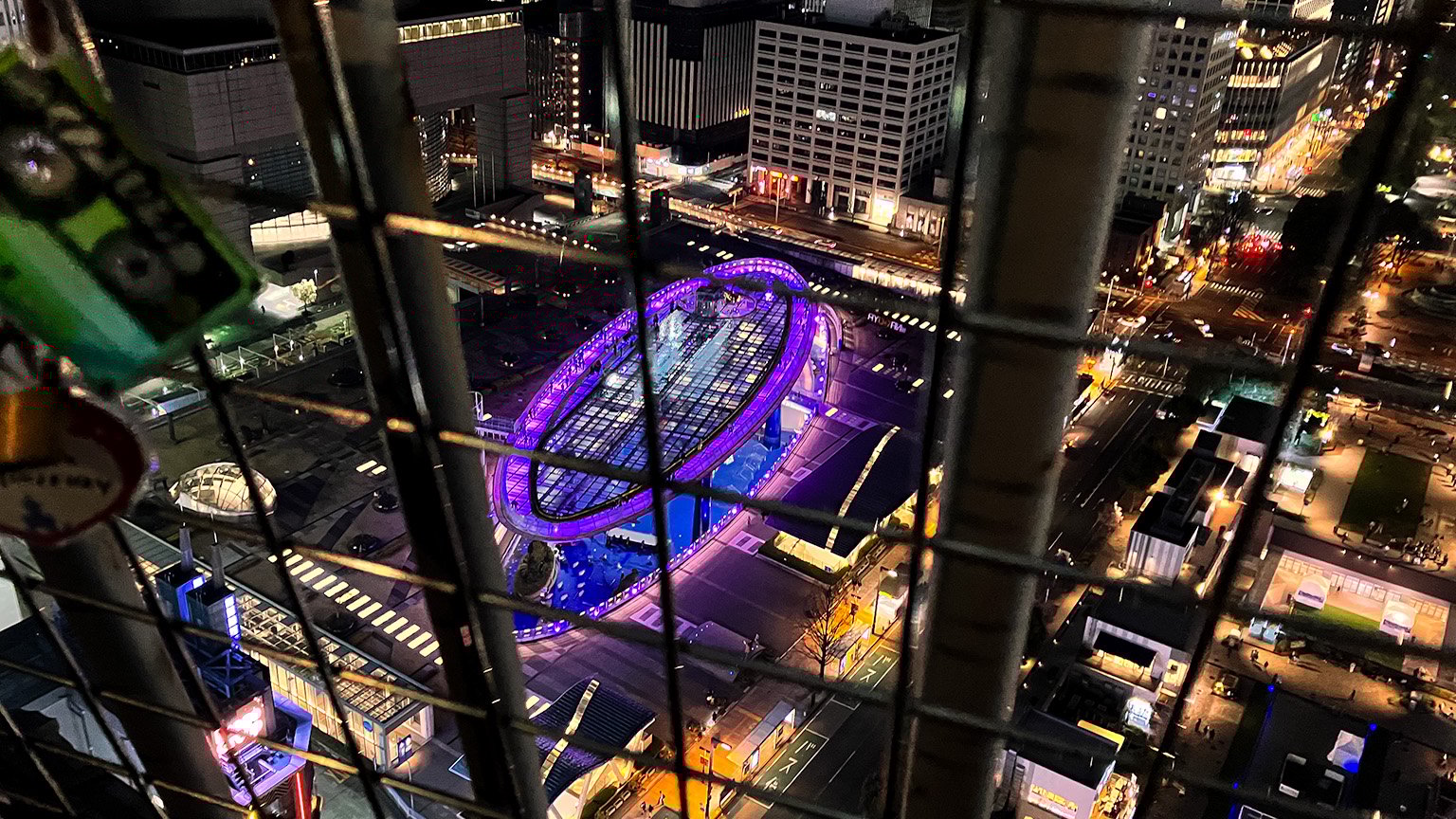 中部電力 MIRAI TOWER のスカイバルコニーから見たオアシス21の写真