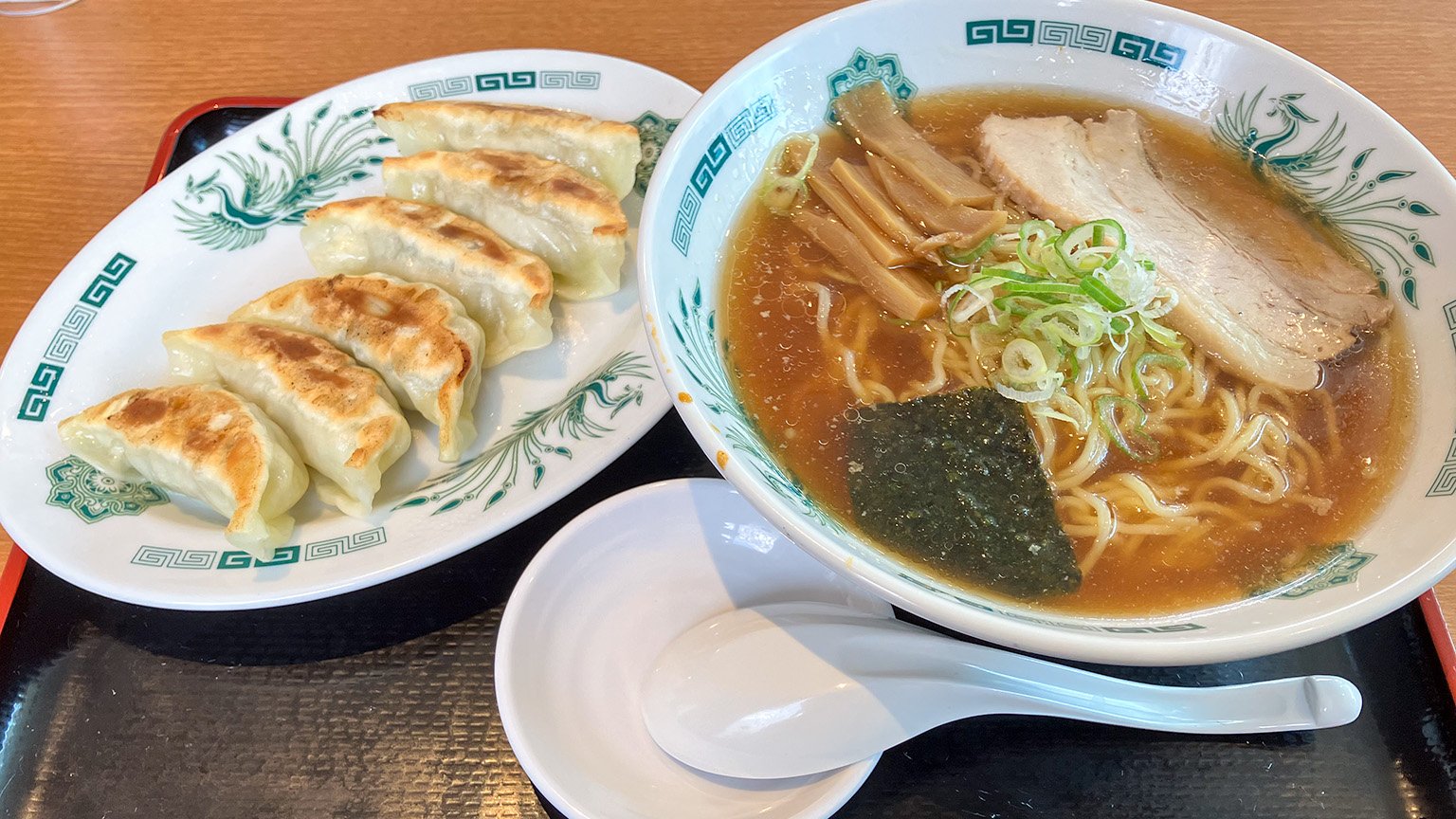 日高屋の中華そばと餃子のセットの写真