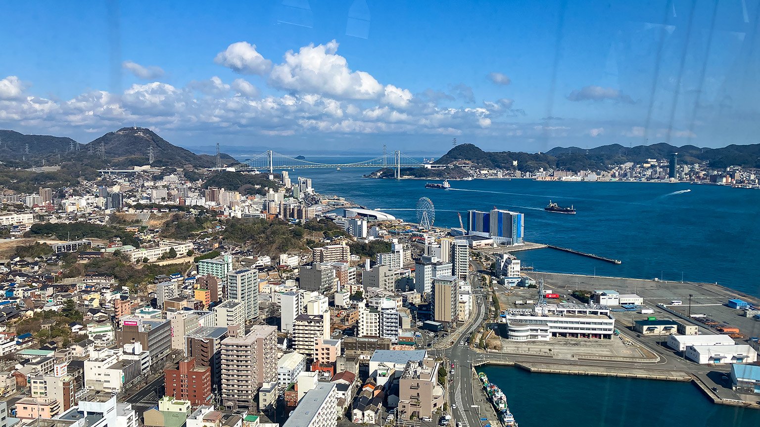 海峡ゆめタワーの展望室から見た東側の景色の写真
