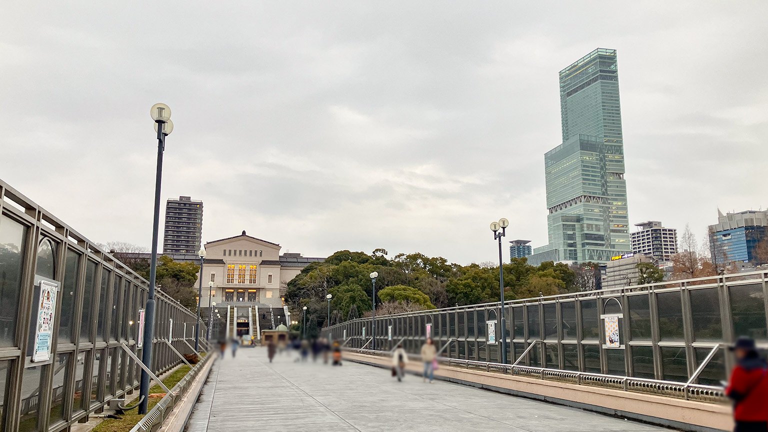 大阪市立美術館とあべのハルカスの写真