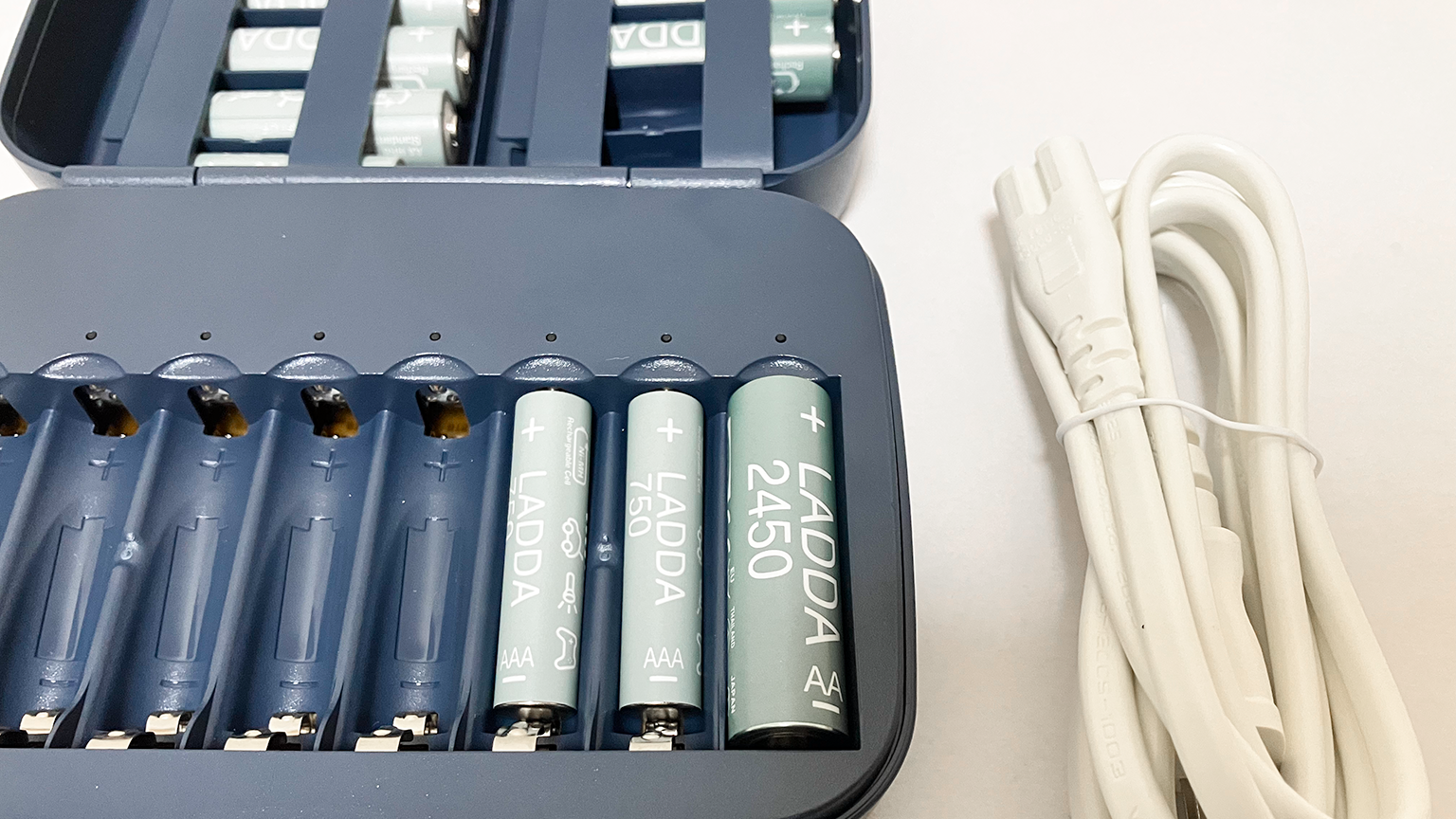 IKEAのLADDAをLITOSFÄRにセットした様子の写真