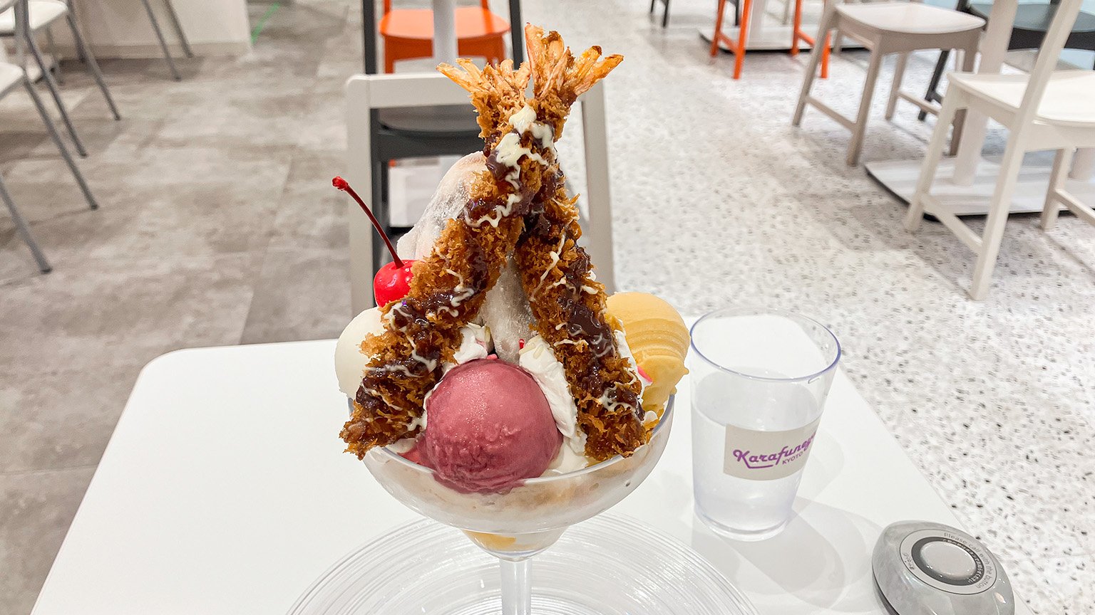 からふね屋CAFE大阪店の最強エビフライパフェの写真