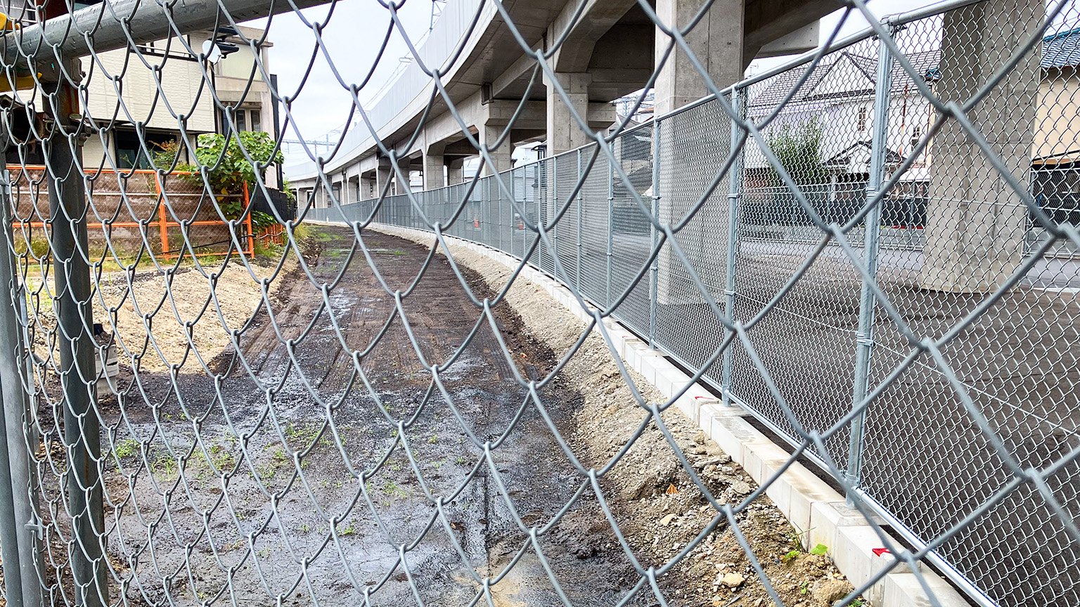 南海高師浜線代行バス設備撤去工事が行われている場所の写真