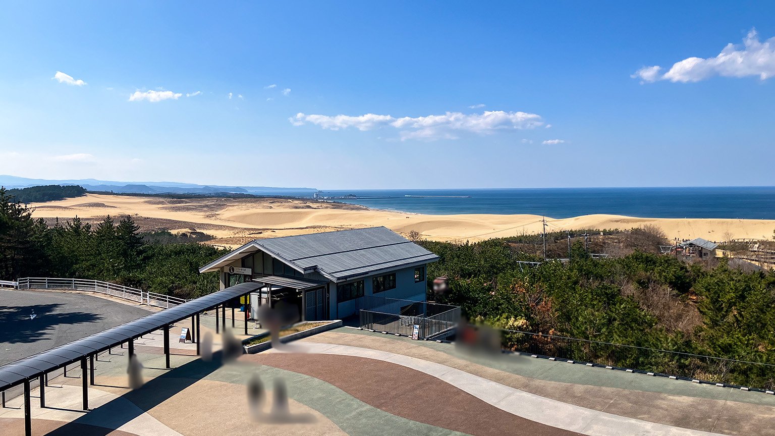 砂丘センター見晴らしの丘の展望台からの景色の写真