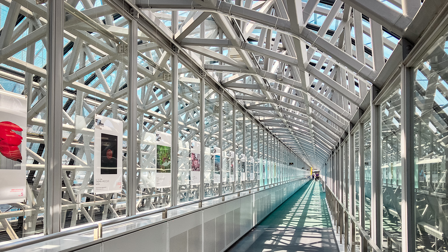 京都駅ビル空中往路の写真