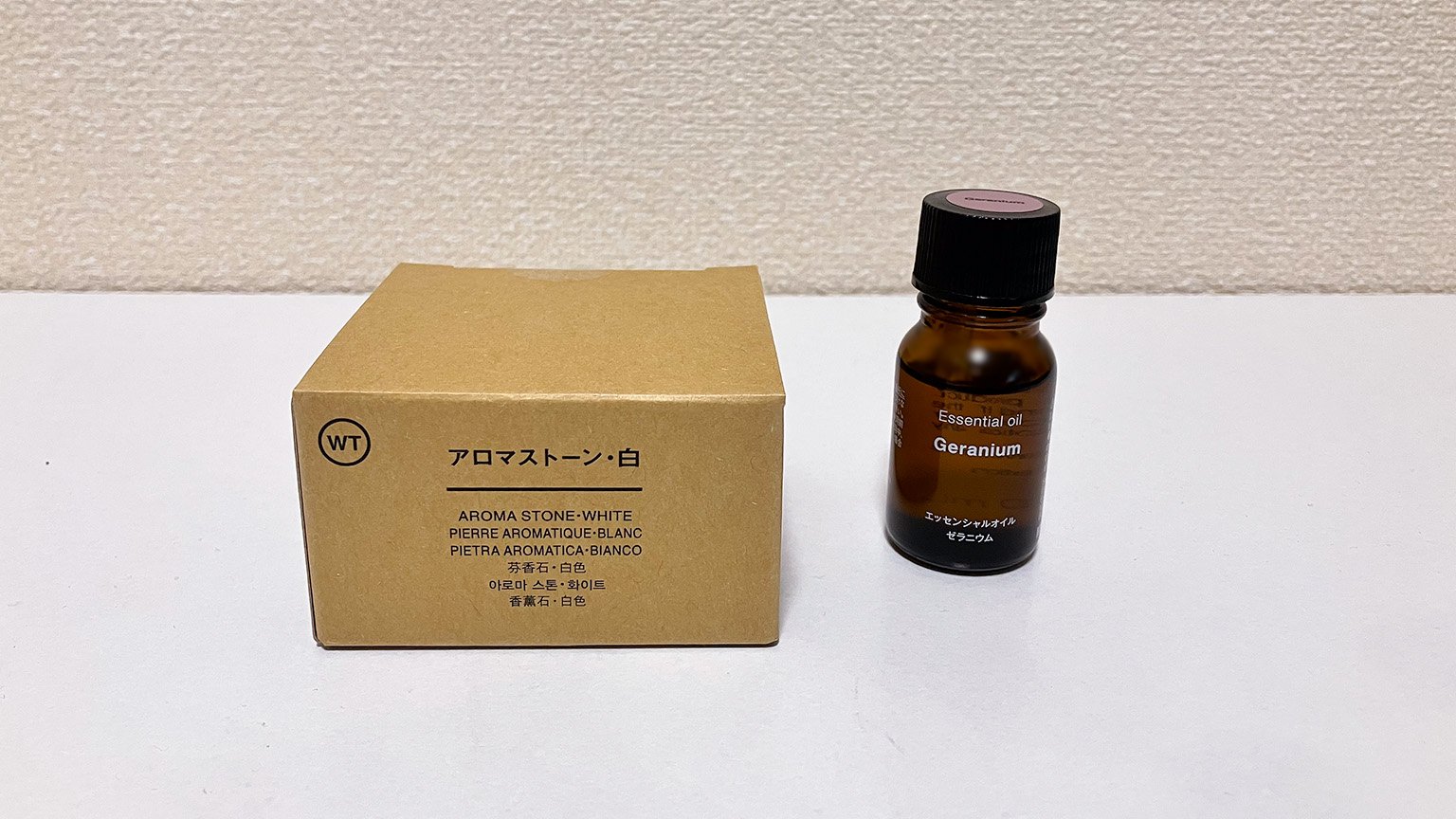 無印良品のアロマストーンとエッセンシャルオイルの写真