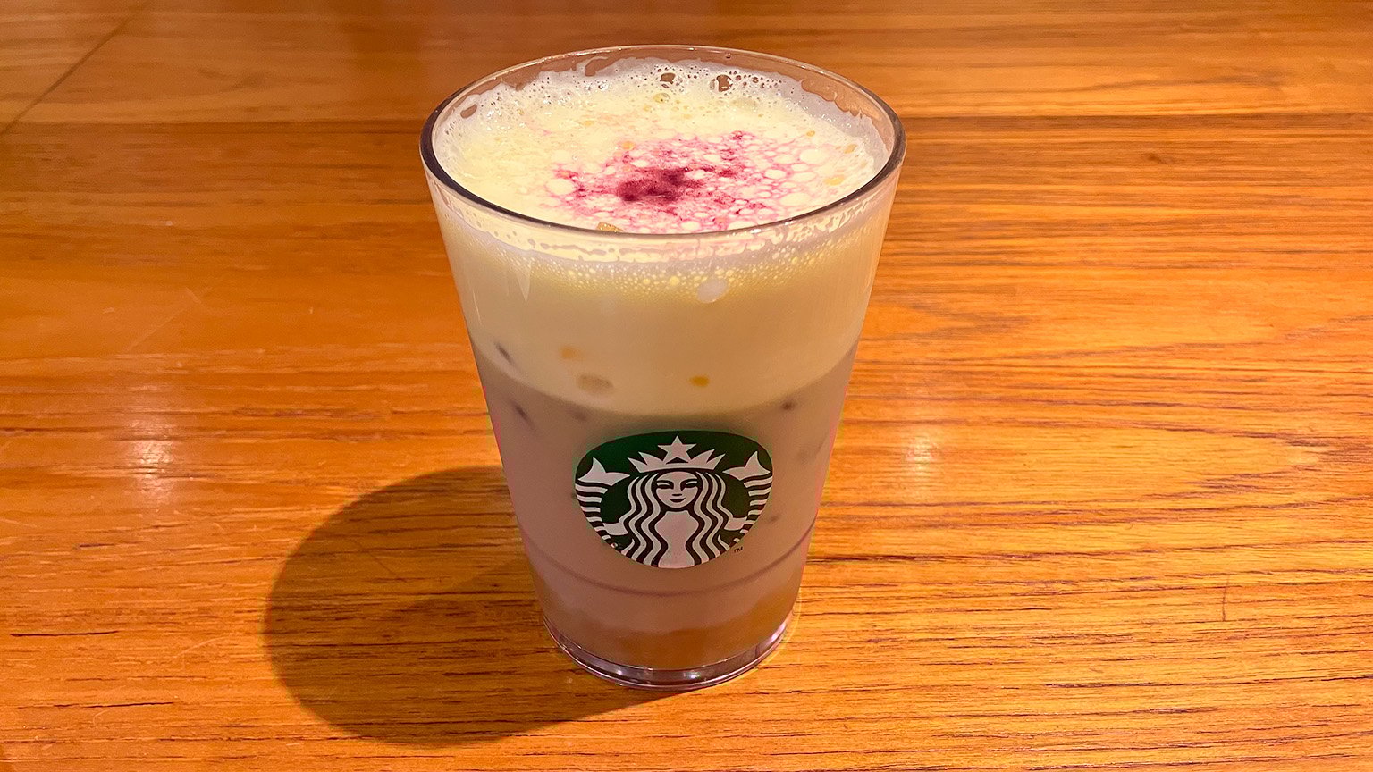 スタバのほうじ茶香る焼き芋ムースティーラテの写真