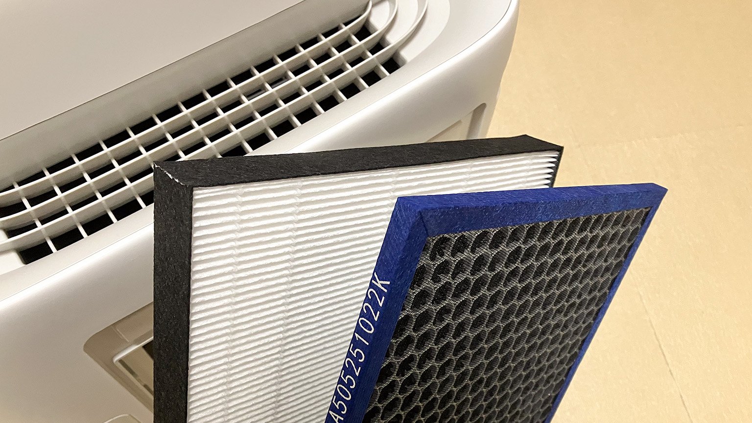 シャープの加湿空気清浄機KI-US50の写真