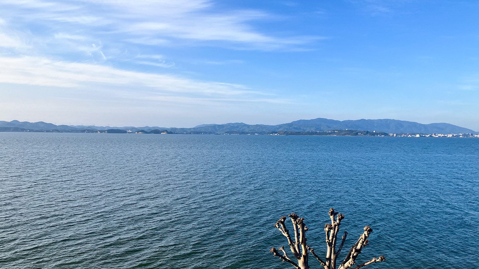 玉造国際ホテル Rivage Choraku の客室の窓から臨む宍道湖の写真