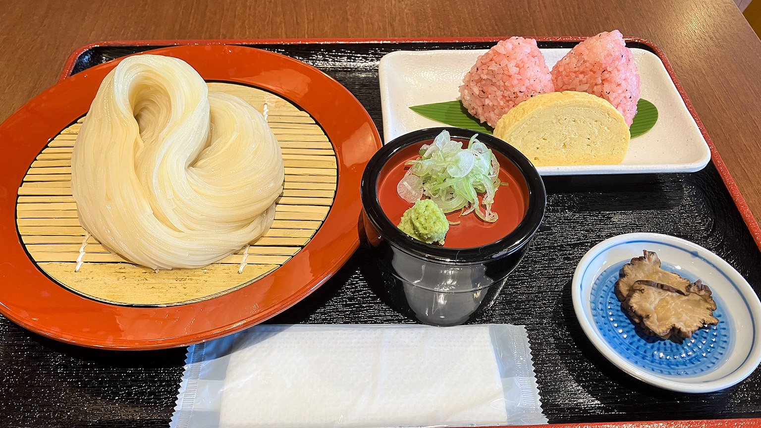 かくのだ亭の稲庭うどんセットの写真