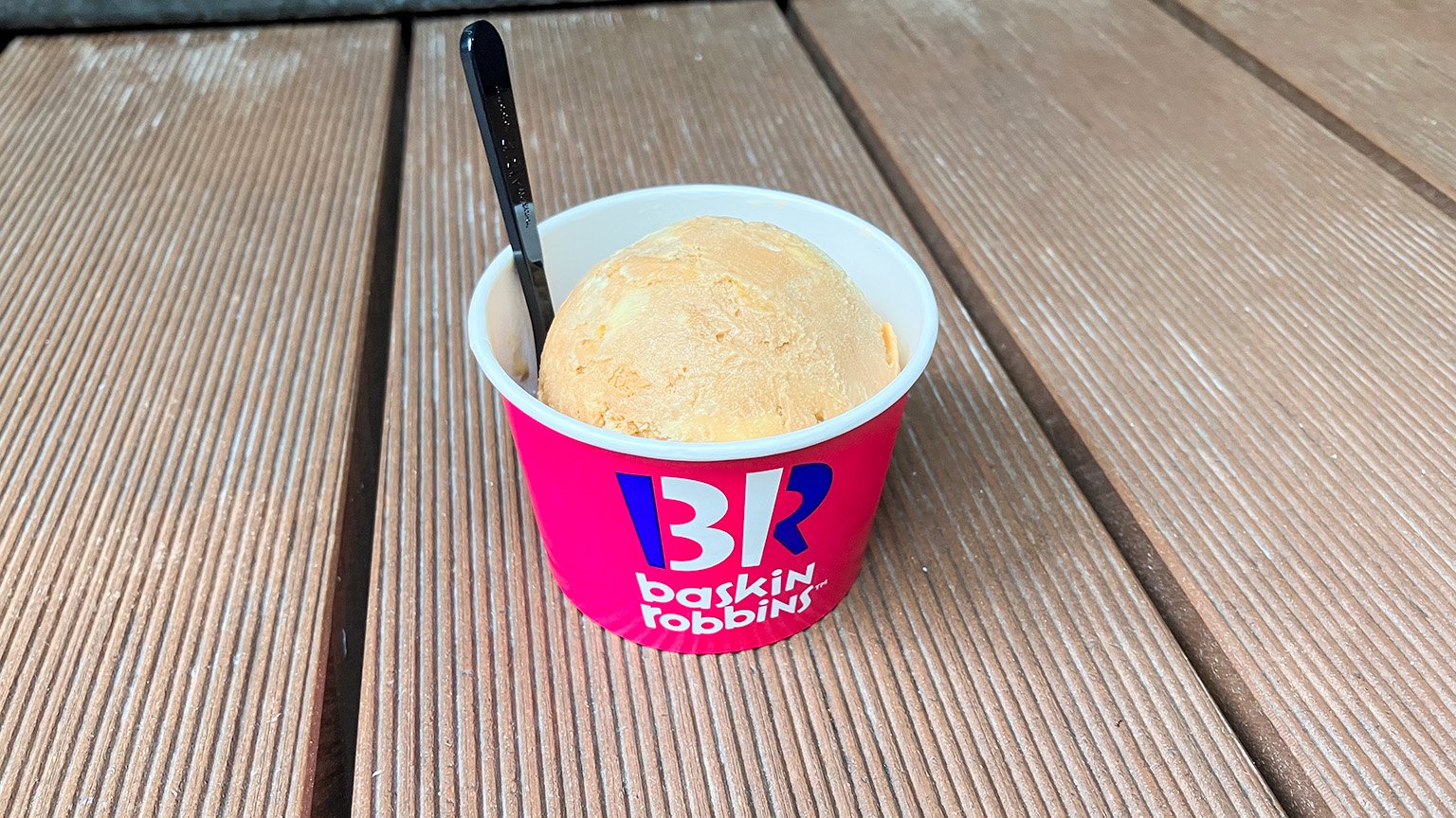 サーティワンアイスクリームのカラメルアップルパイの写真