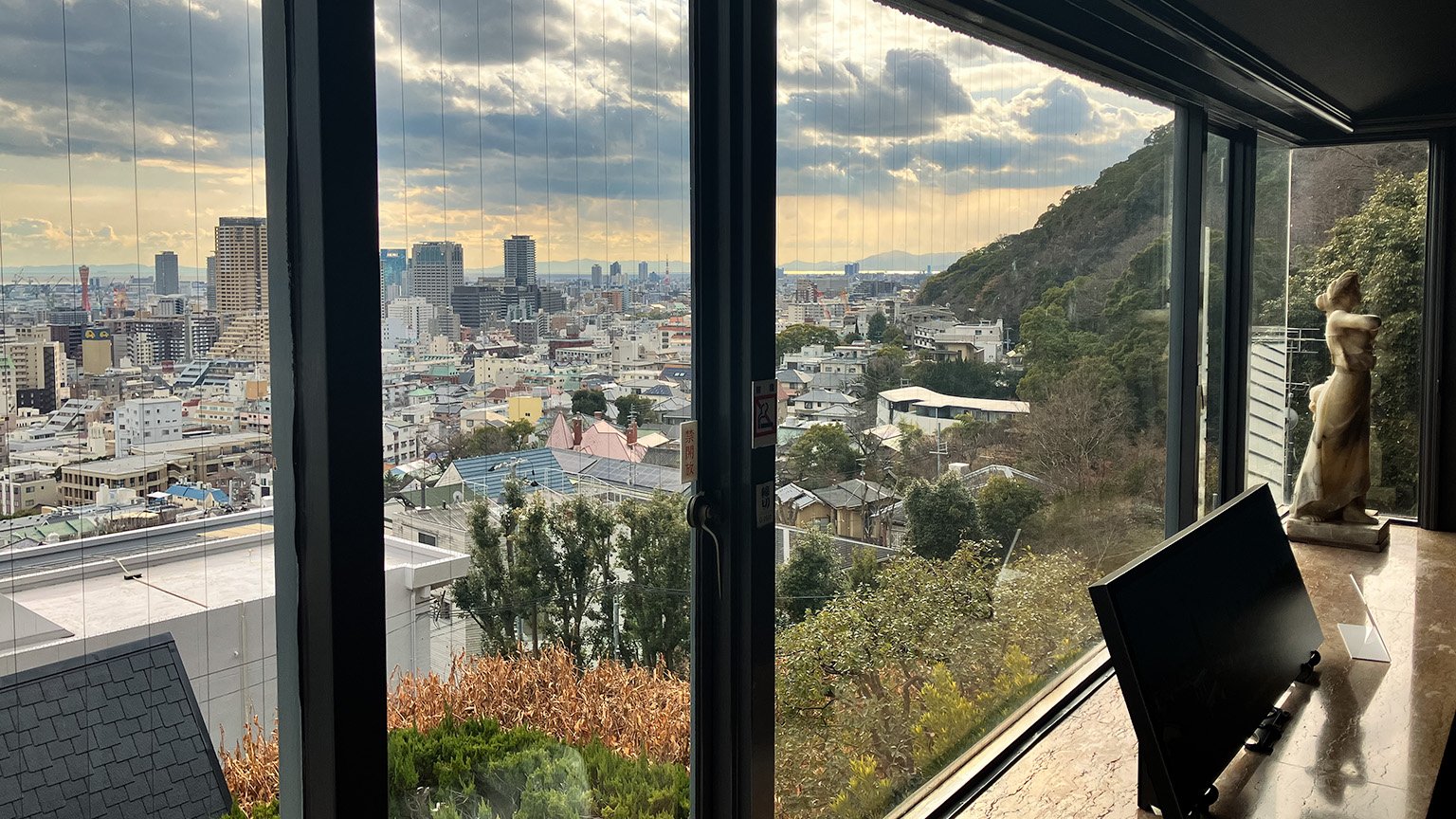 うろこ美術館の展望フロアからの景色の写真