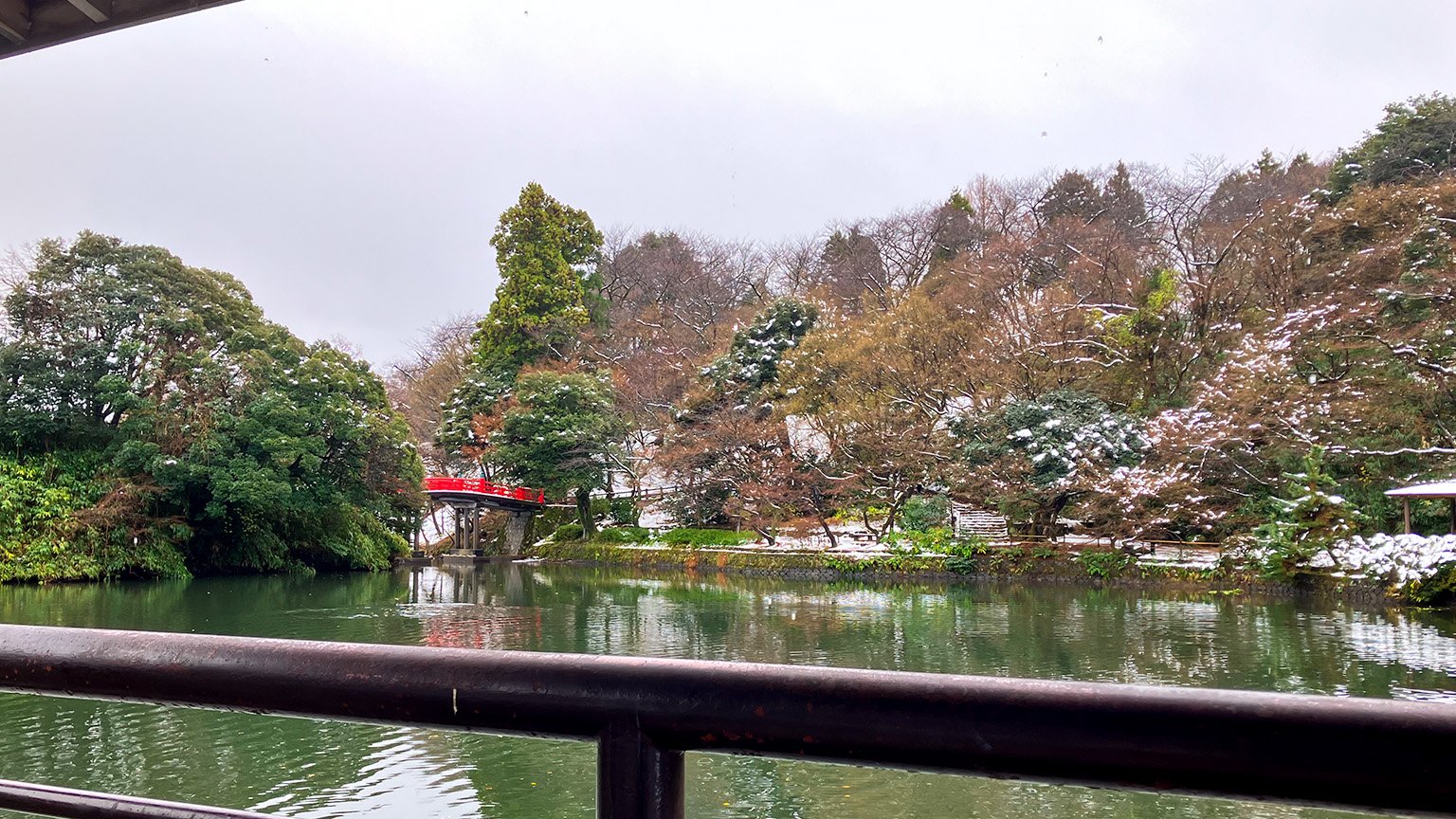 高岡古城公園の中の島からの景色の写真