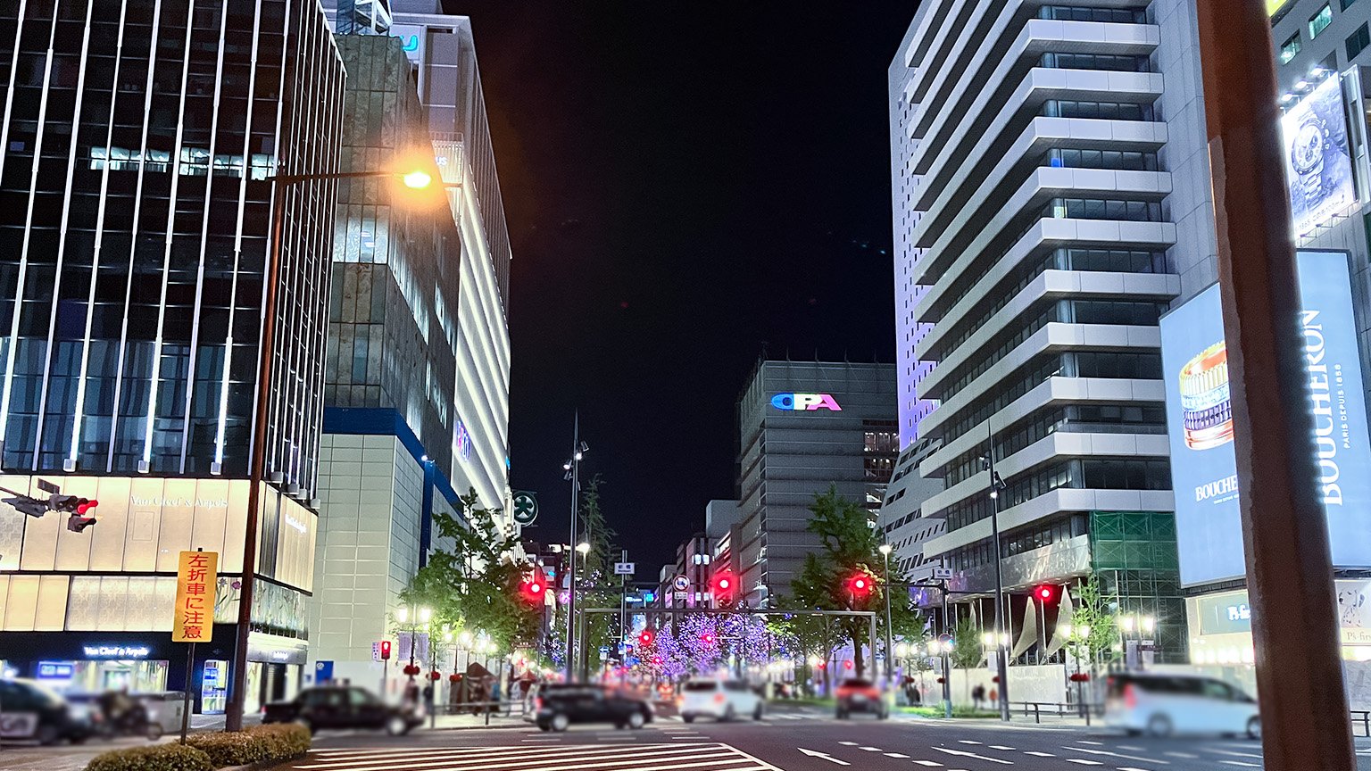 御堂筋の新橋交差点の写真