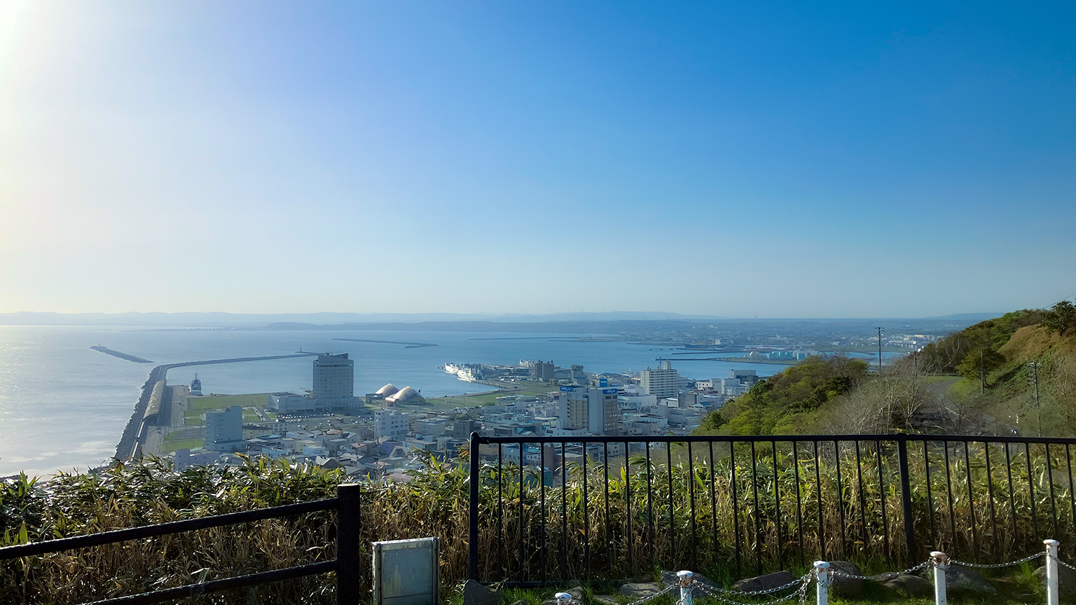 稚内公園から見る稚内市内の景色の写真