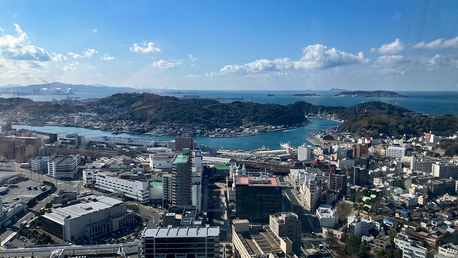 海峡ゆめタワーの展望室から見た西側の景色の写真
