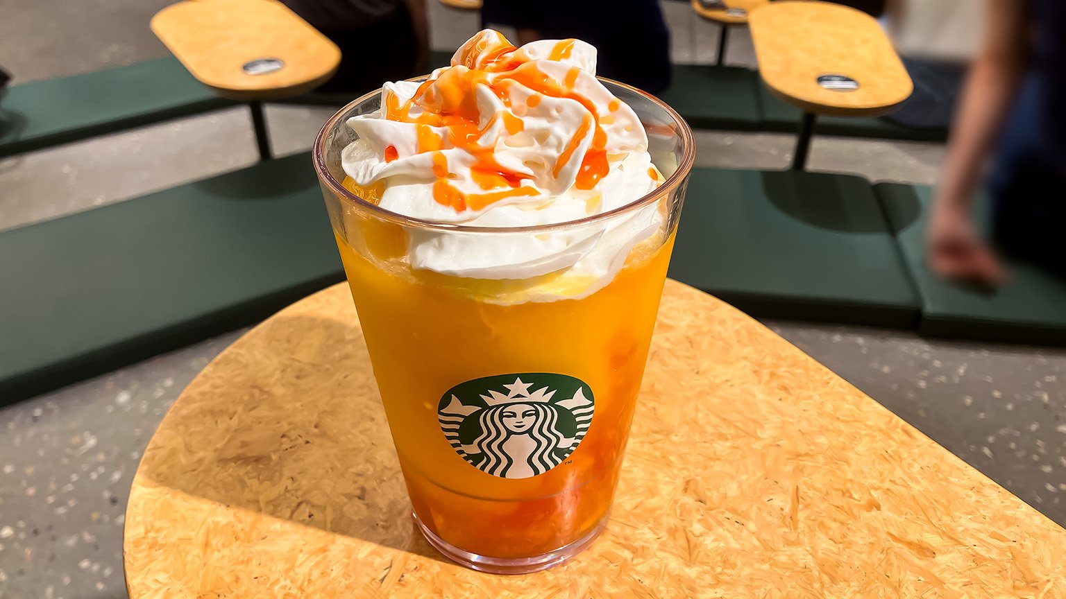 スタバのぎゅぎゅっとオレンジ＆マンゴーフラペチーノの写真