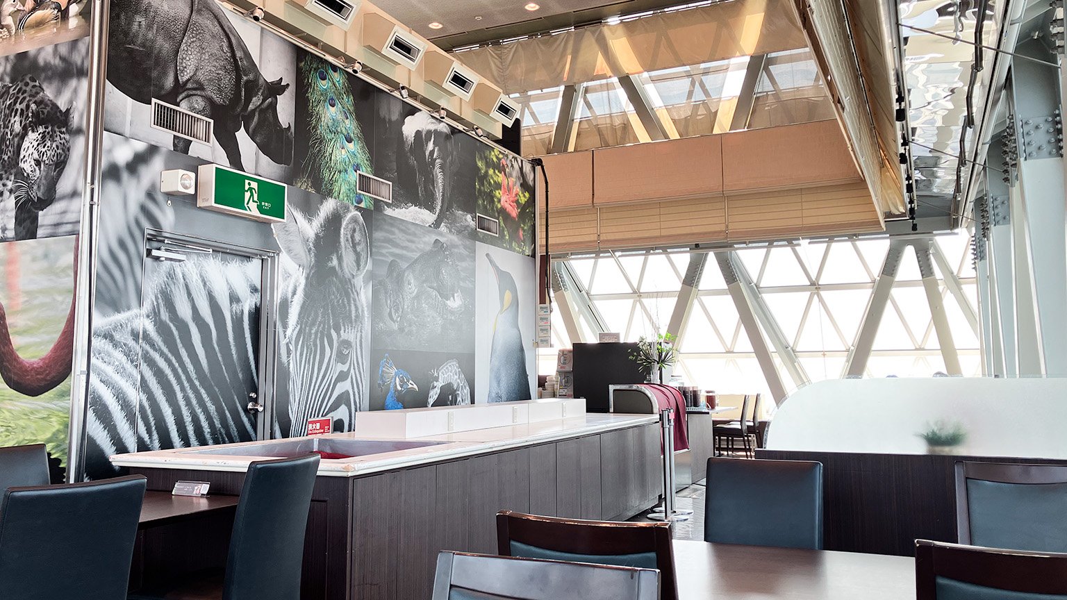 東山スカイタワー内にある「MOET & DINING スカイタワー店」の写真