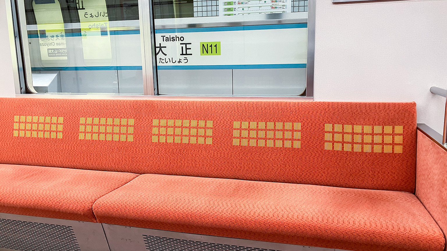 長堀鶴見緑地線の列車内の写真