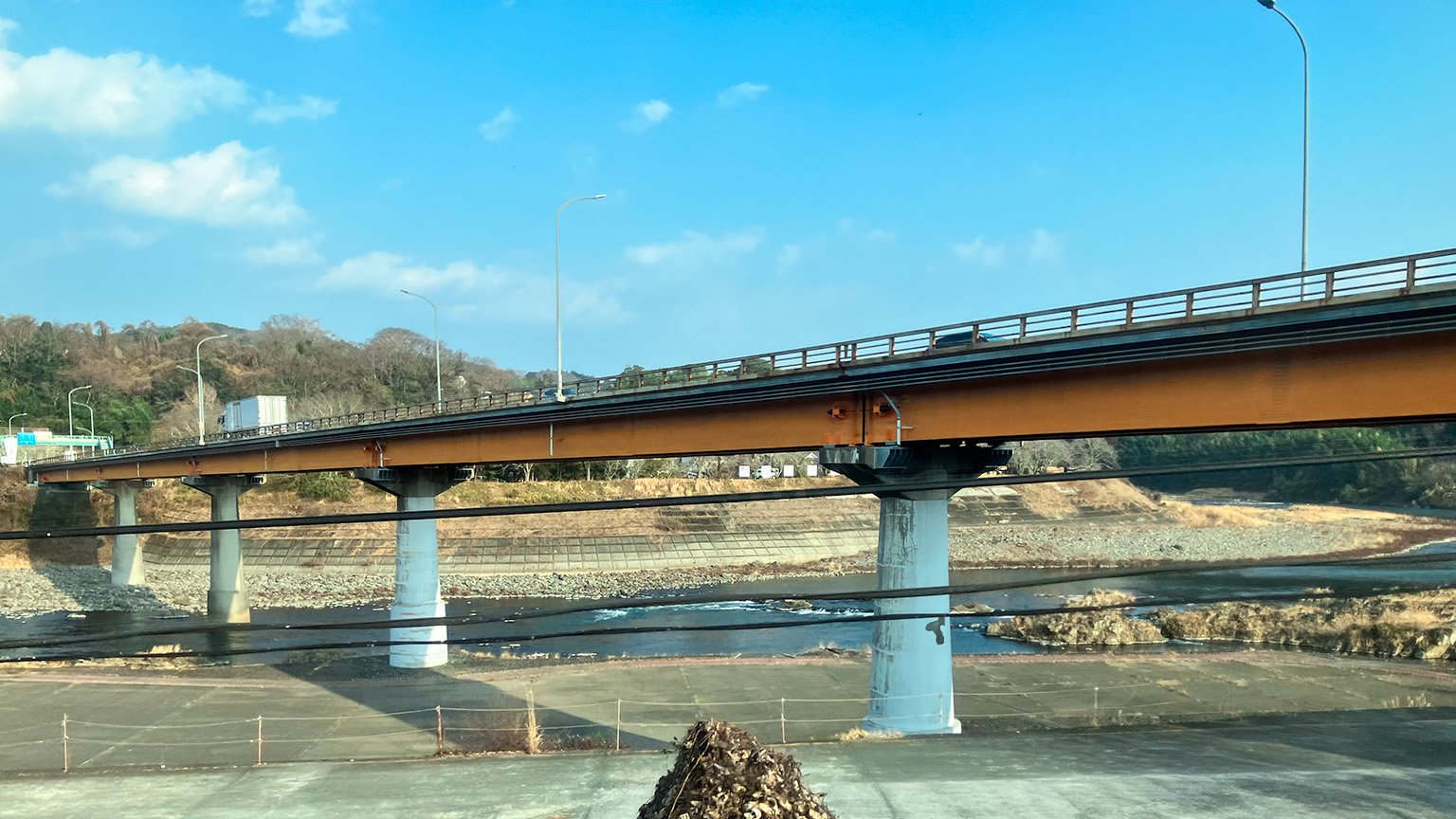 九州横断特急の車窓からの景色の写真