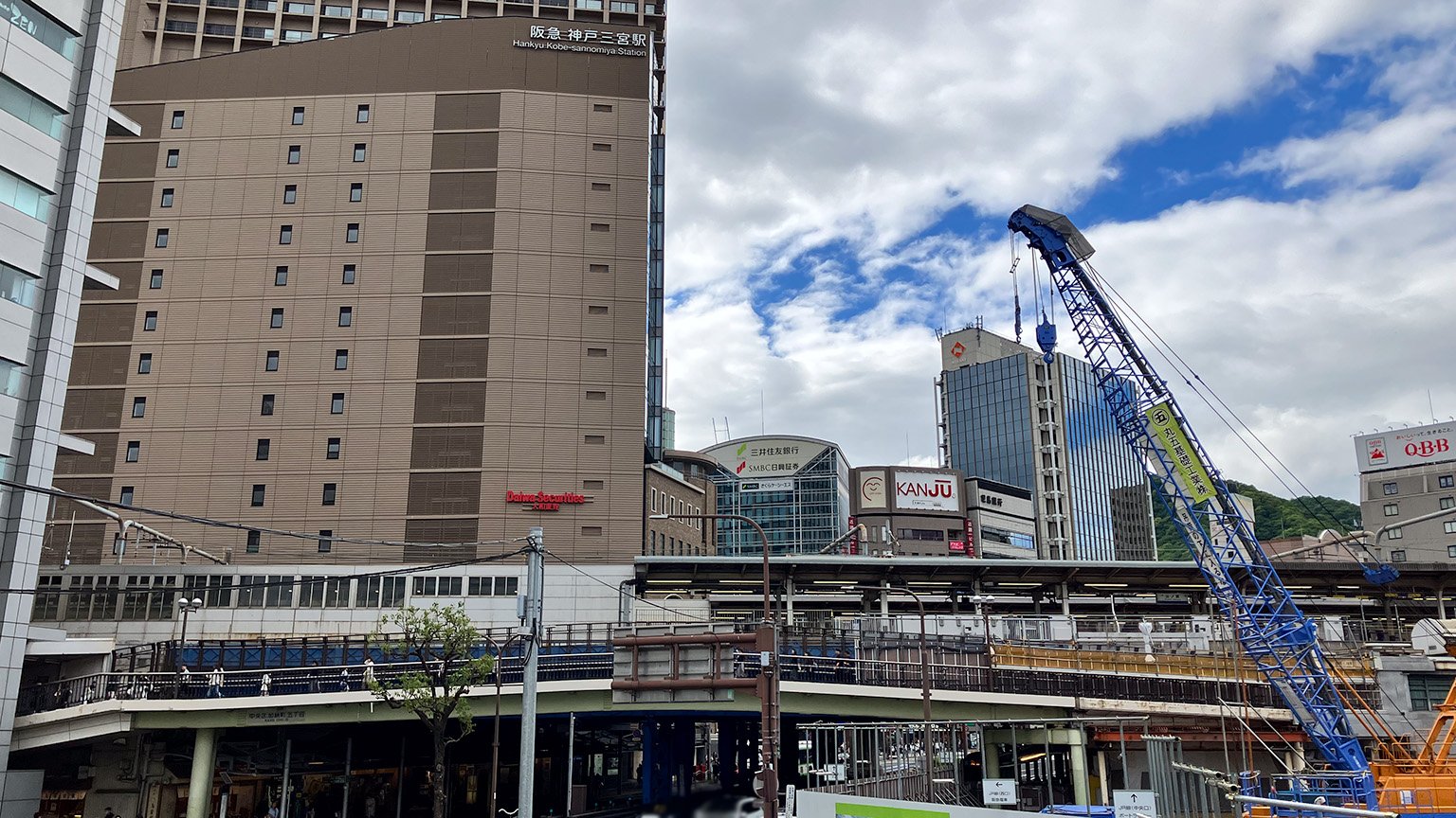 JR三ノ宮駅と阪急神戸三宮駅の南側の写真