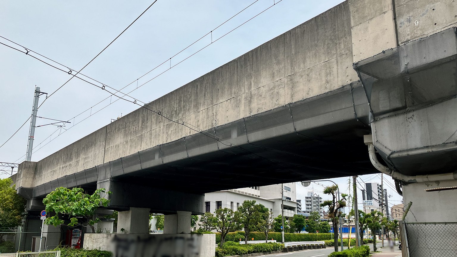 阪急宝塚線の高架の写真