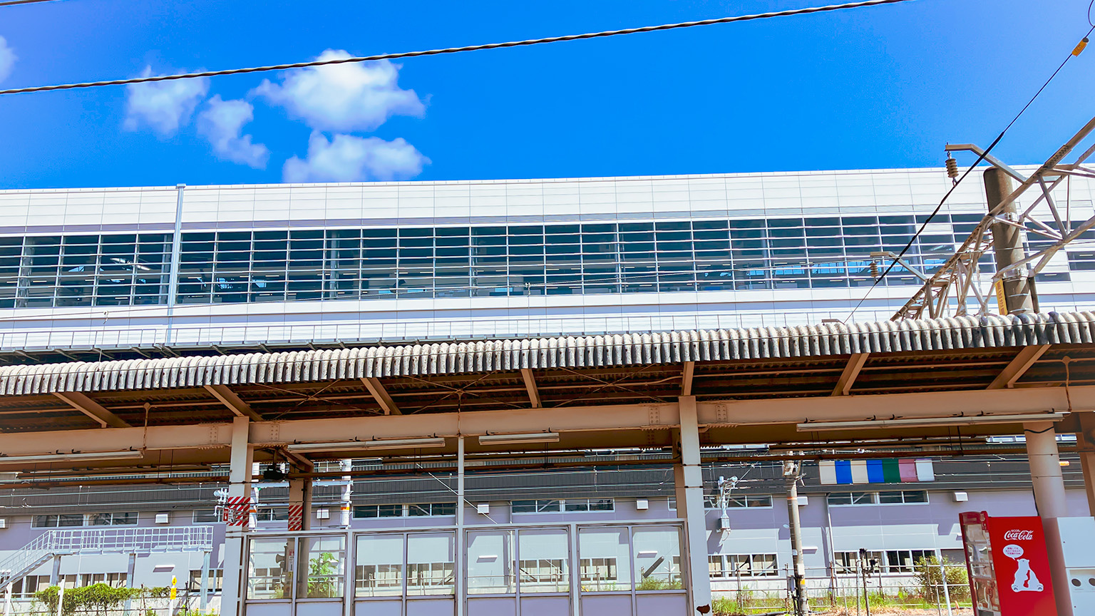 北陸新幹線開業に向けて準備が進む敦賀駅の写真