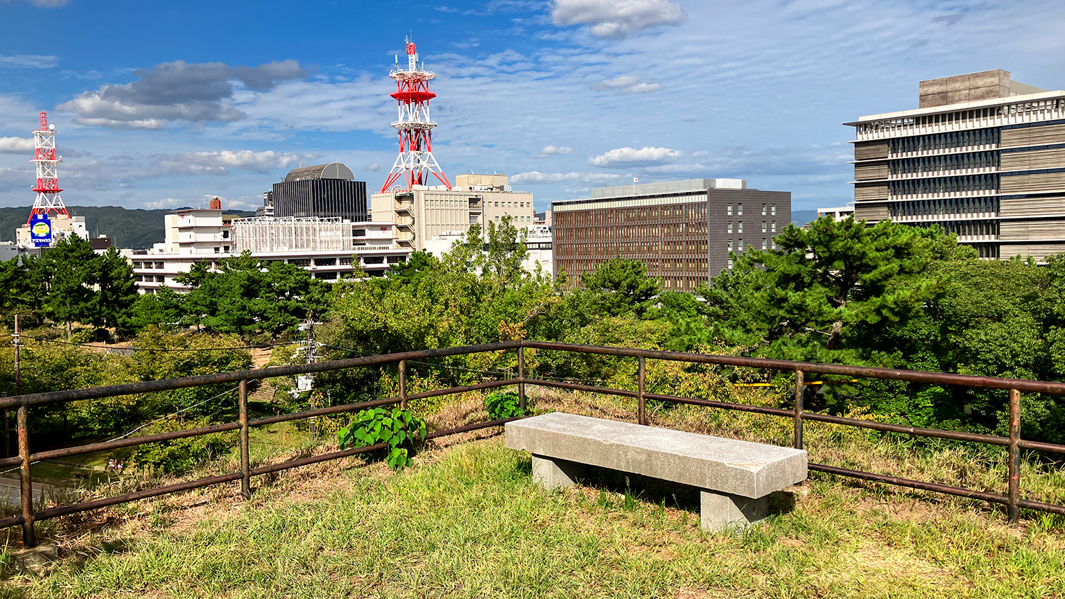 和歌山城から見える和歌山市街の写真