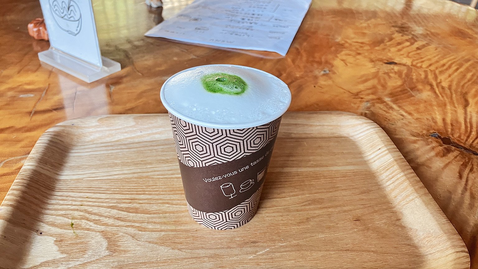 六角茶房の抹茶ラテの写真