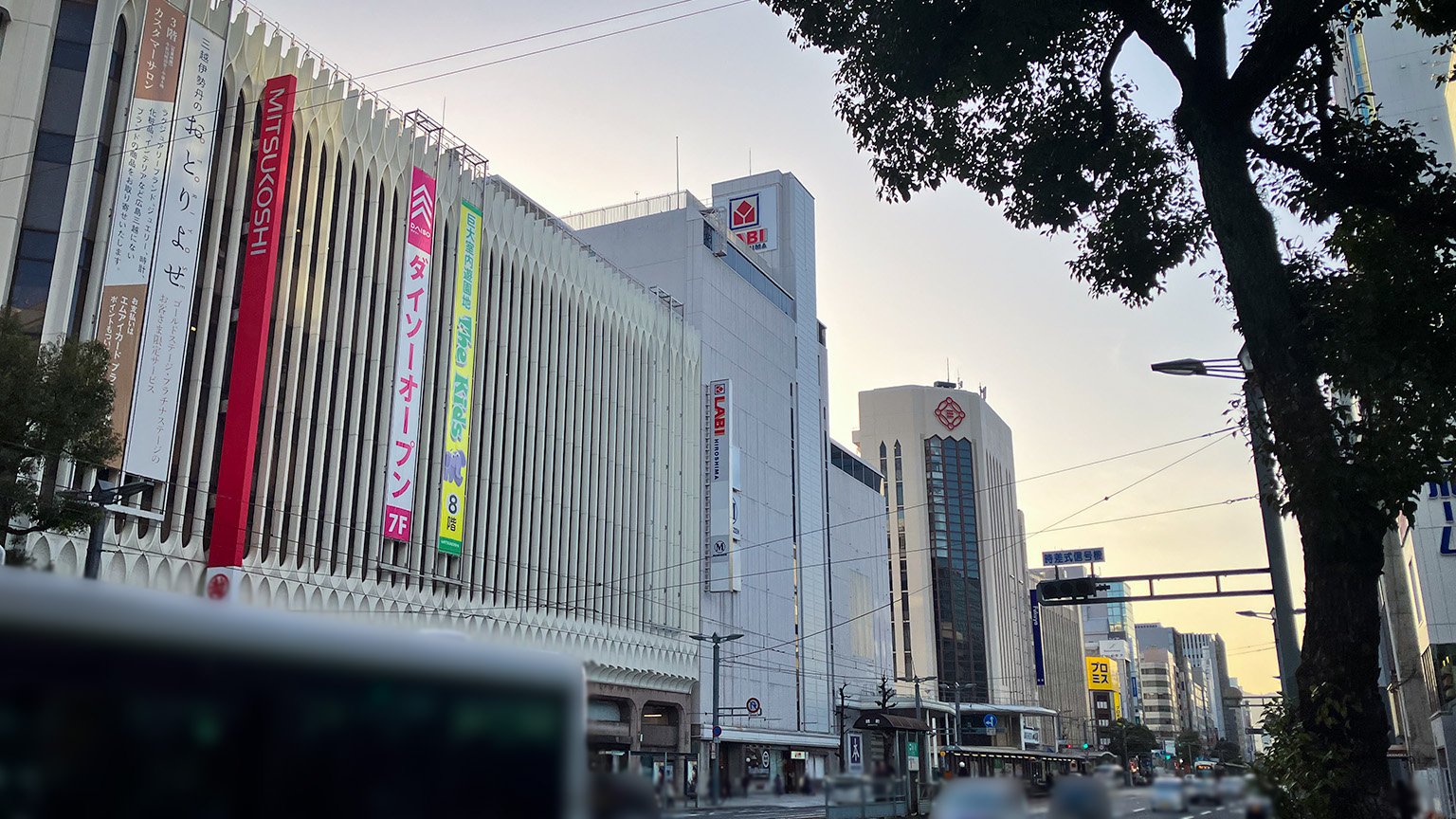 八丁堀の大通り沿いの写真