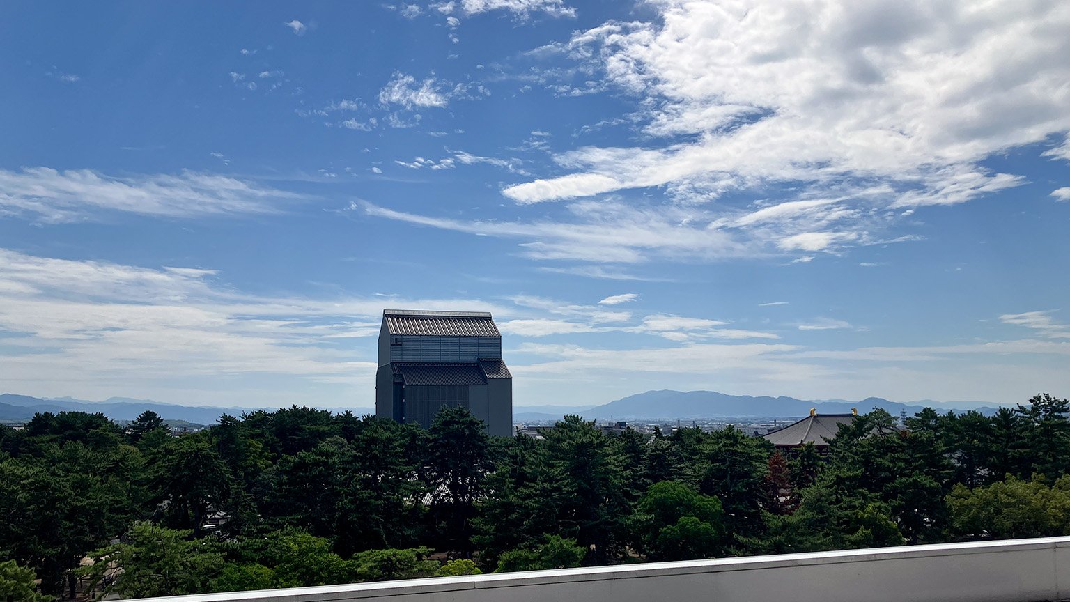奈良県庁屋上展望台から見た南側の景色の写真