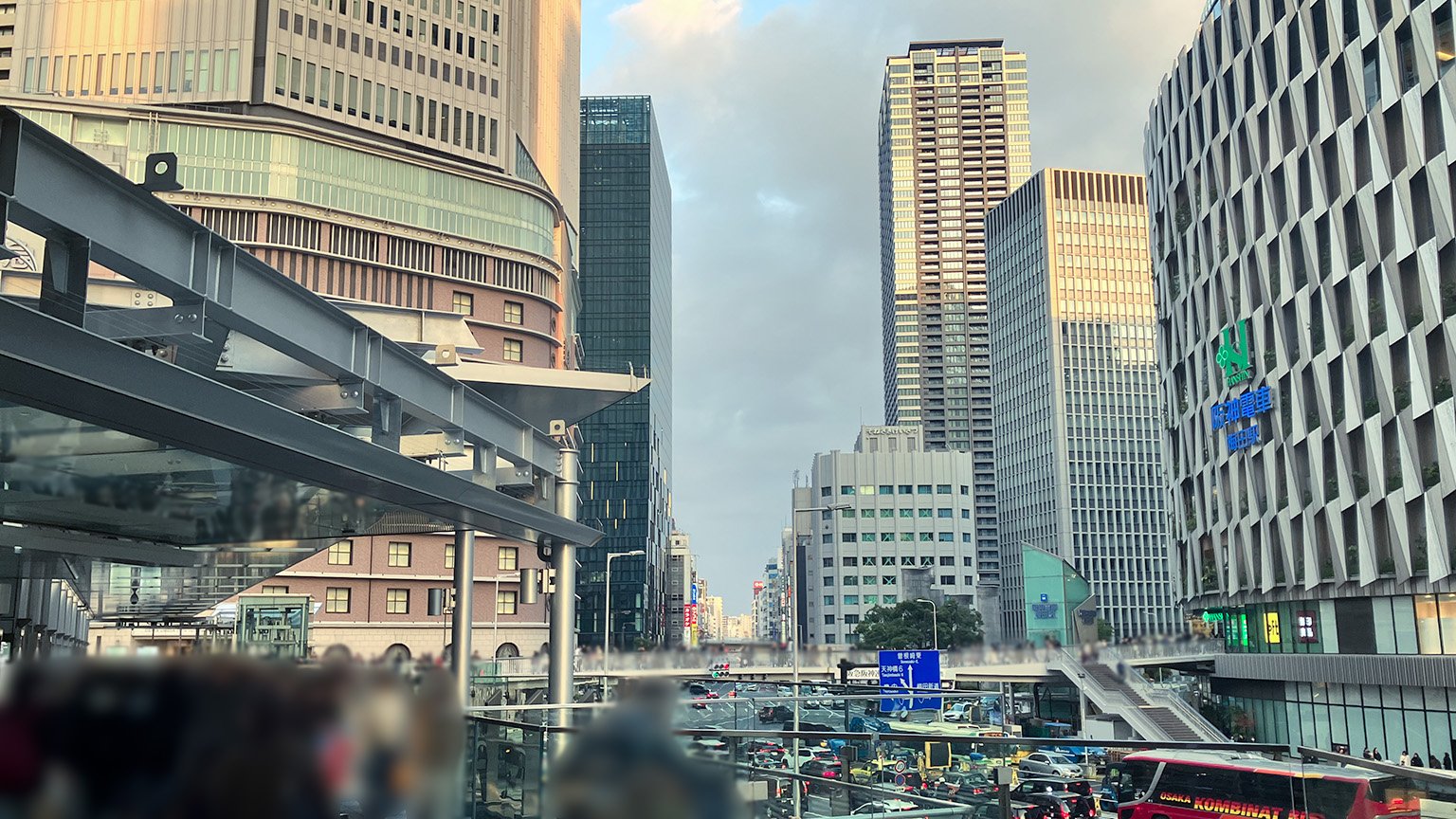 阪神梅田本店と阪急うめだ本店の写真