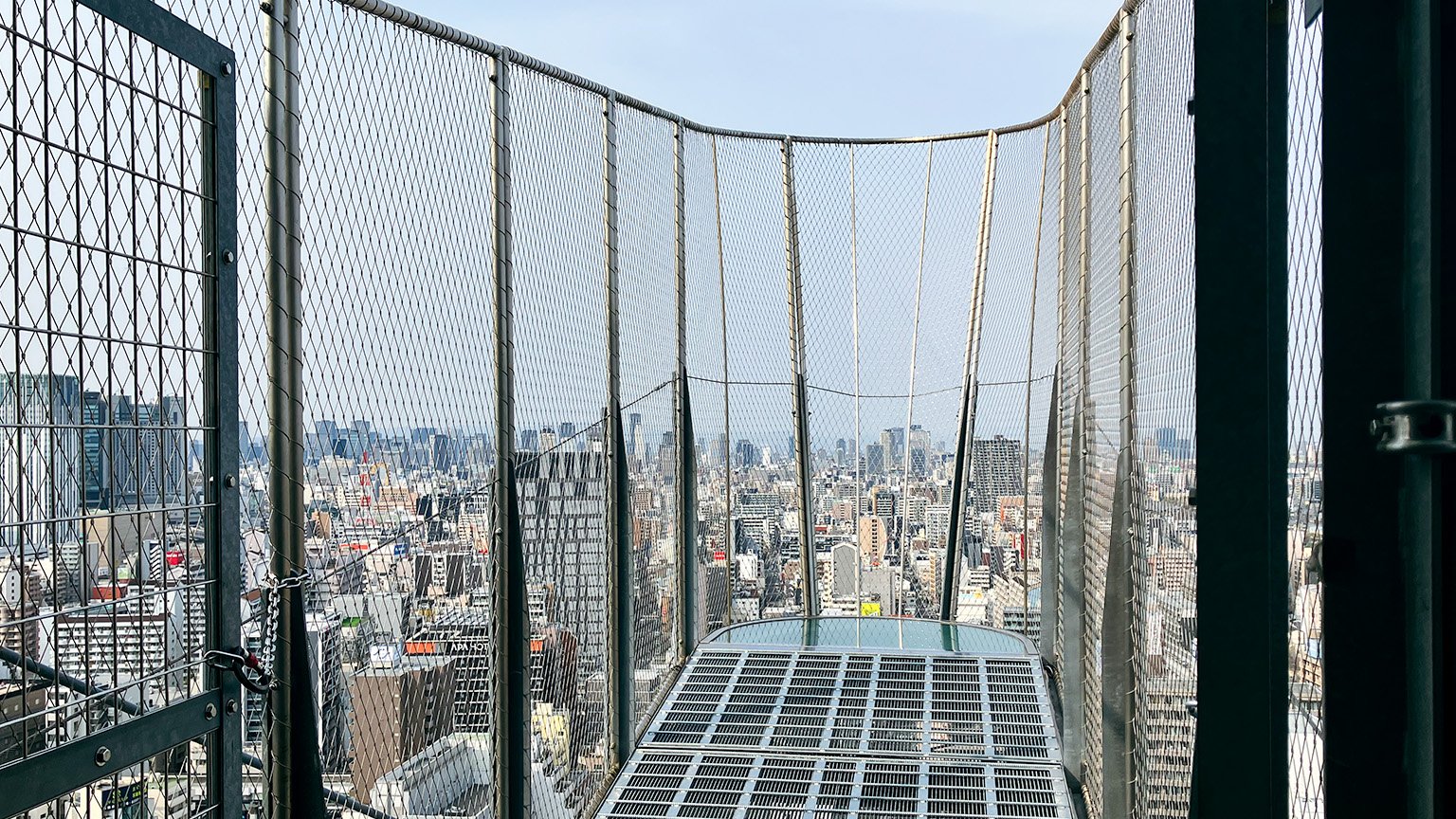 通天閣の跳ね出し展望台の写真