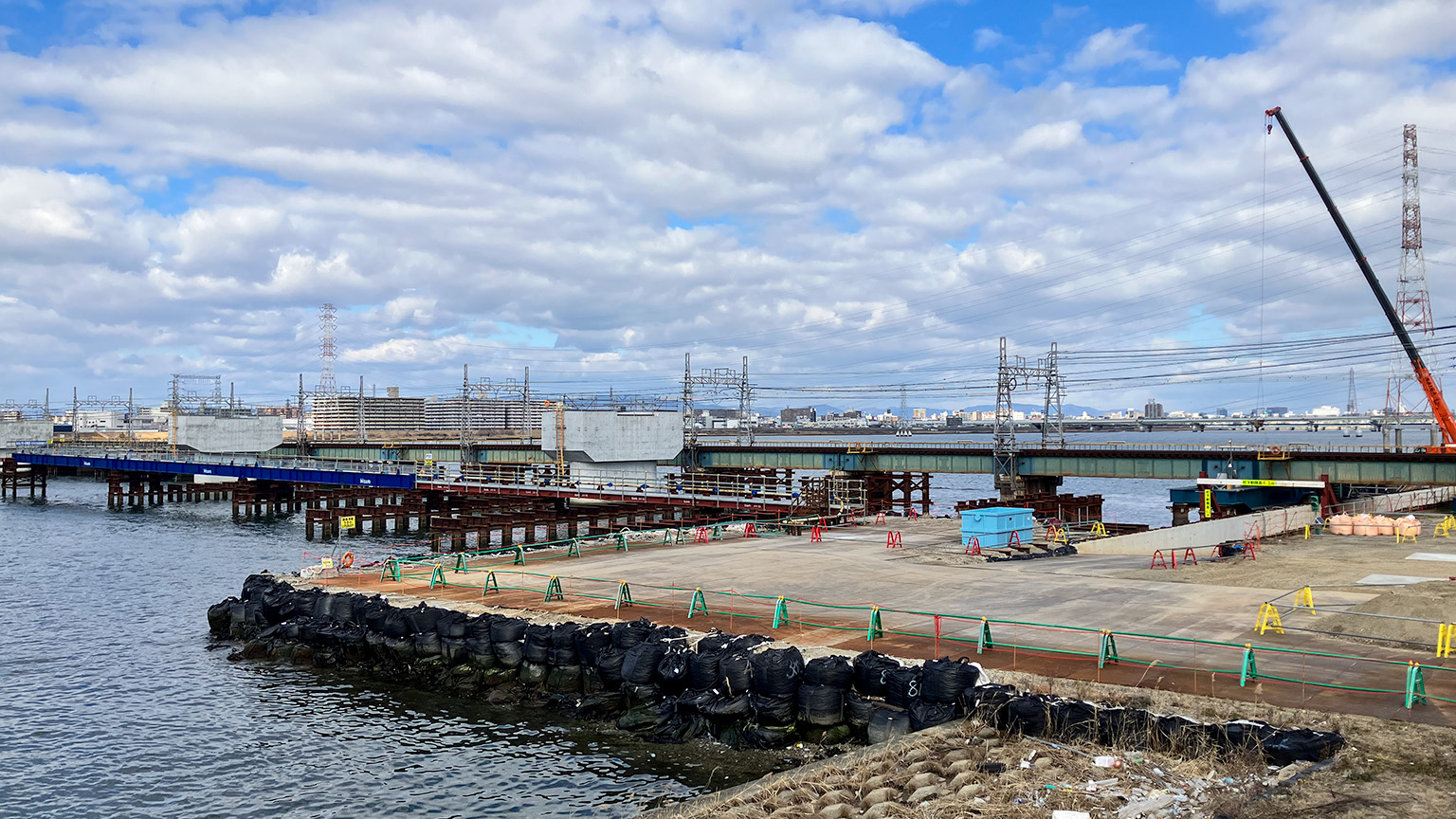 工事中の阪神なんば線淀川橋梁の写真