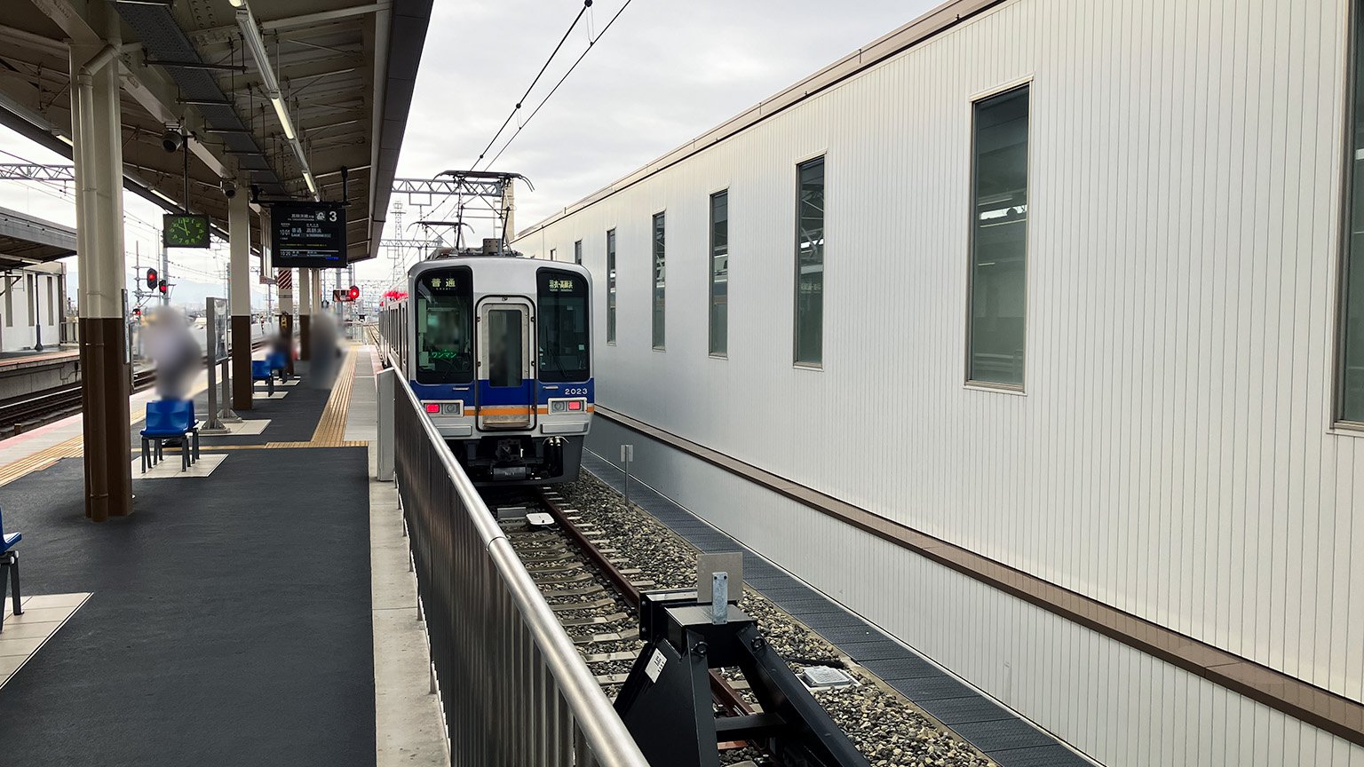南海羽衣駅の高師浜線のりばの写真