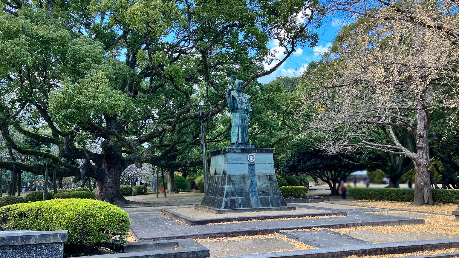 徳島中央公園の蜂須賀家政像の写真