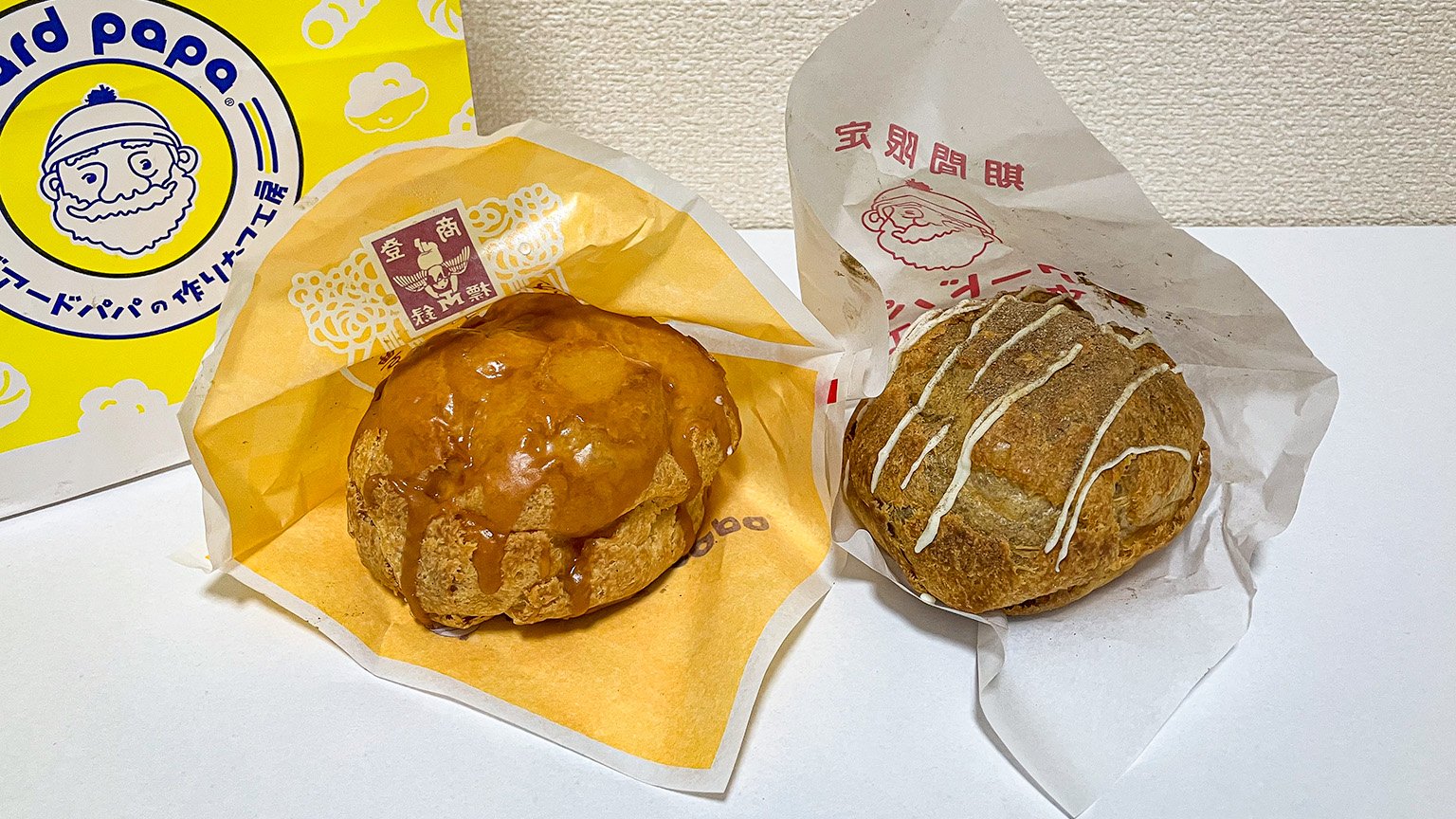 ビアードパパの森永ミルクキャラメルシューとほうじ茶シューの写真