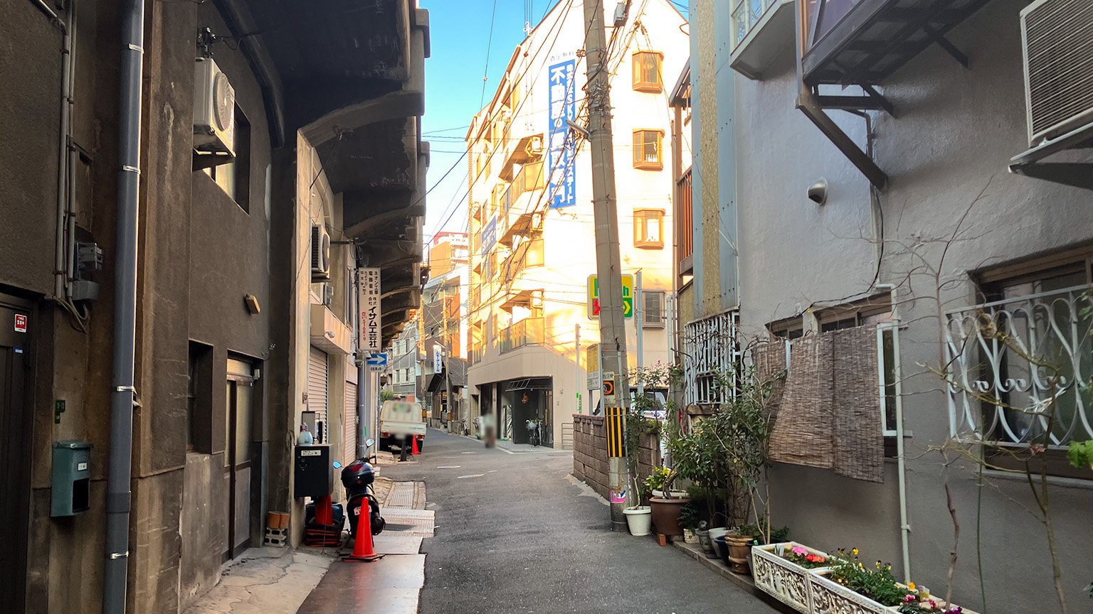 大阪環状線の天満駅と大阪駅の間の高架横の写真