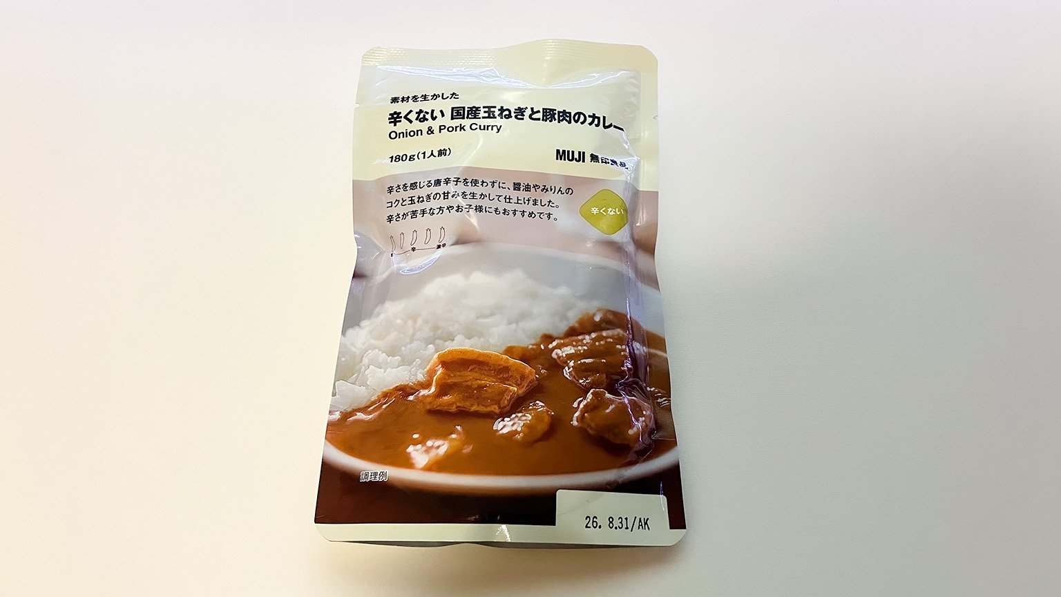 無印良品の「辛くない国産玉ねぎと豚肉のカレー」の写真